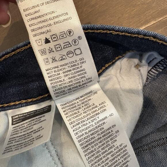 Levi's Jeans Women 33x30 Blue Classic Straight Dark Wash Denim Stretch 5-Pocket - Picture 14 of 15